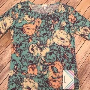 Large LuLaRoe GiGi top